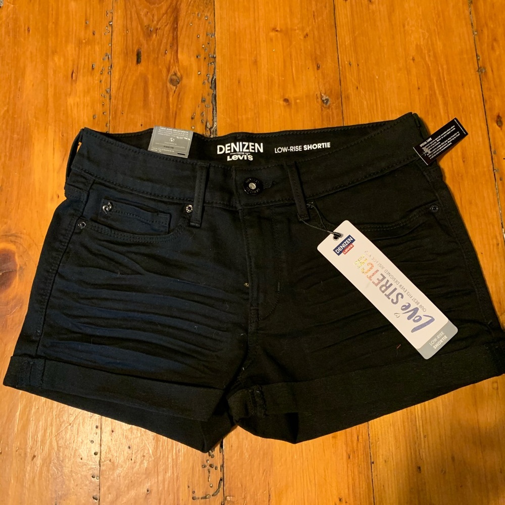 Levi’s black stretch shorts! BRAND NEW